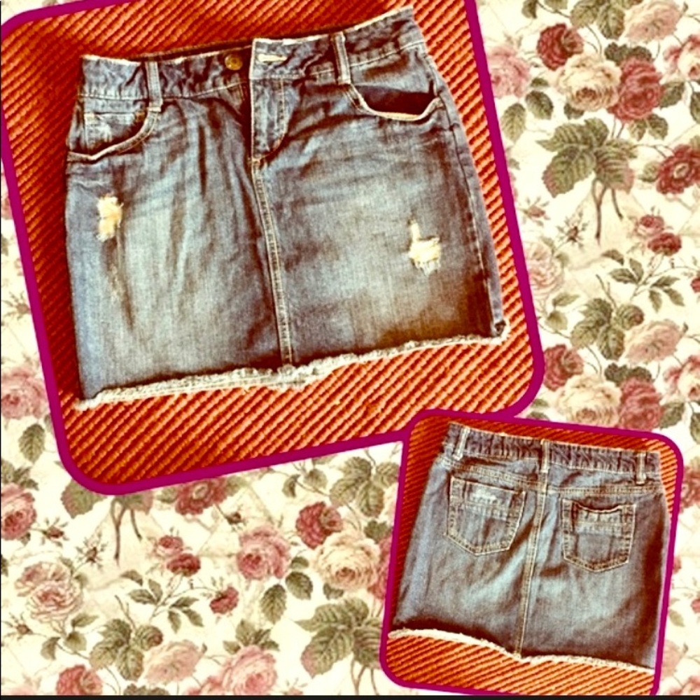 Distressed denim mini skirt!